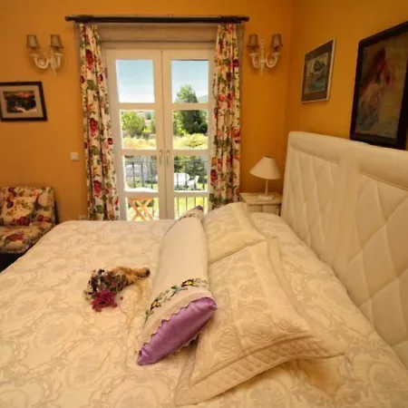 By Zeyno Butik 호텔 알라카티